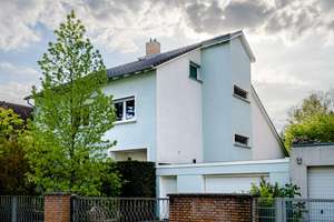 Großzügiges Mehrgenerationenhaus mit 4 Wohnbereichen und Indoor-Pool – Die vollständige Adresse der Immobilie erhältst du vom Anbieter., 12349 Buckow, Berlin – Vorschaubild 2