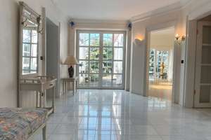 295 m2 Unternehmer-Villa Art "Bungalow" m. ca. 1.100 m2 herrlich angelegtem Garten in zentraler Lage – Die vollständige Adresse der Immobilie erhältst du vom Anbieter., 94491 Hengersberg – Vorschaubild 4