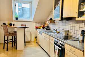 Gemütliche Dachgeschosswohnung mit Einbauküche! – Gibber Straße 31, 65203 Wiesbaden – Vorschaubild 5