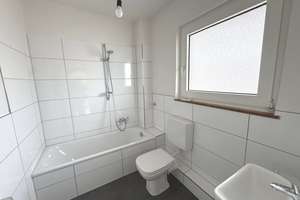 FRISCH SANIERT mit tollem Ausblick und Balkon! – Schwarzenberger Straße 29, 47226 Rheinhausen-Mitte, Duisburg – Vorschaubild 5