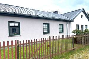 MODERNISIERTER BUNGALOW MIT GROßEM TRAUMGRUNDSTÜCK IN LAUCHHAMMER – Die vollständige Adresse der Immobilie erhältst du vom Anbieter., 1979 Lauchhammer – Vorschaubild 2