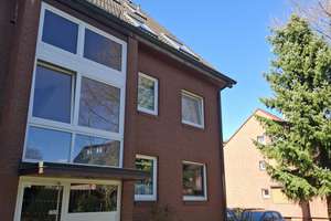 Von privat. Charmante 4-Zimmer Maisonette-Wohnung im 2. OG in Hamburg-Billstedt – Barckhusendamm 7, 22117 Billstedt, Hamburg – Vorschaubild 2