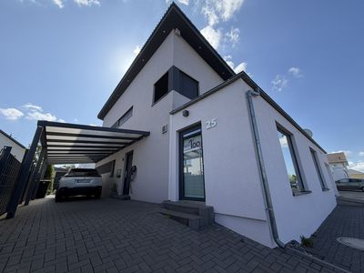 Exklusives Designhaus mit Pool und innovativem Energiekonzept – Wohnen auf höchstem Niveau