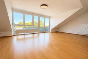 Wohnen über den Dächern Heidelbergs – helle 3-Zimmer-Dachgeschosswohnung mit Balkon