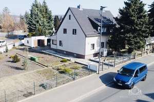 Doppelhaushälfte in Radebeul mit neuer Heizungsanlage (Wärmepumpe & Gasheizung) – Die vollständige Adresse der Immobilie erhältst du vom Anbieter., 1445 Radebeul – Vorschaubild 1