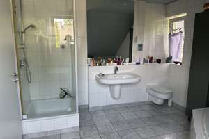 Wohnen im Grünen: Modernes Einfamilienhaus mit großem Garten, Carport und Split-Level-Architektur – Die vollständige Adresse der Immobilie erhältst du vom Anbieter., 51503 Rösrath – Vorschaubild 18