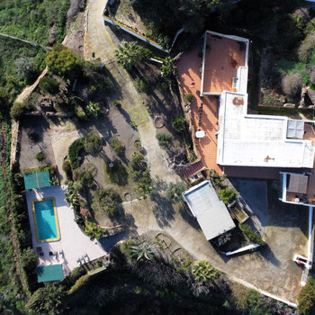 Villa mit Pool auf einem 2500 m2 großen Grundstück in Berja, nahe dem Strand