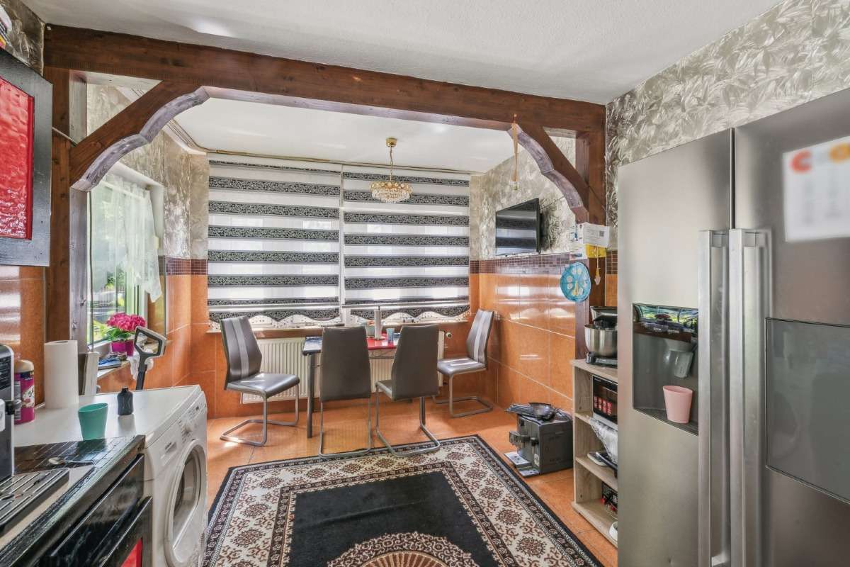 Immobilie in Weilrod - Vielseitiges Zweifamilienhaus mit Ausblick und Garten - Bild 2