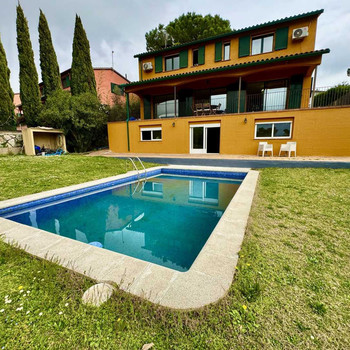 Exklusive Villa mit Pool und Golfblick, 15 Minuten von Girona entfernt
