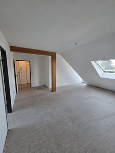 Individuelle 2-Zimmer-Dachgeschosswohnung in zentraler Lage von Haaren mit Balkon