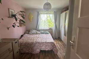Schöne 2,5 Zimmer Wohnung mit neuem Badezimmer mit Badewanne und Fenster – Eschenstr 121a, 47055 Wanheimerort, Duisburg – Vorschaubild 2
