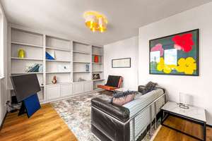 Exklusiv möblierte Dachterrassenwohnung in zentraler Lage mit komfortablem Aufzugszugang – Worringer Straße 64, 40211 Stadtmitte, Düsseldorf – Vorschaubild 1