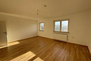 **Renovierte 2 Zi.-Wohnung in zentraler Lage // inkl. EBK und Garage** – Jakoberstr. 42, 86152 Jakoberstadt-Süd, Augsburg – Vorschaubild 1