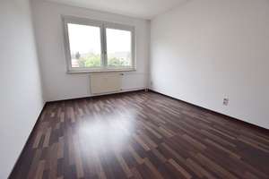vermietet: Gutgeschnittene 4 Zimmerwohnung mit Balkon und Blick ins Grüne! – Talstraße 62, 9117 Reichenbrand, Chemnitz – Vorschaubild 2