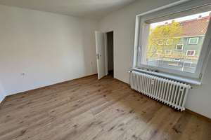 Einziehen & wohlfühlen: Frisch renovierte 3-Zimmer-Wohnung mit Balkon in Gebhardshagen – Legdenwiese 1, 38229 Gebhardshagen, Salzgitter – Vorschaubild 3