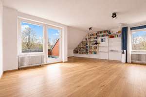 Courtagefrei: Außergewöhnlich viel Raum unter dem Dach – 141 m² Wohnung plus ca. 50 m² ausbau... – Die vollständige Adresse der Immobilie erhältst du vom Anbieter., 22559 Rissen, Hamburg – Vorschaubild 7