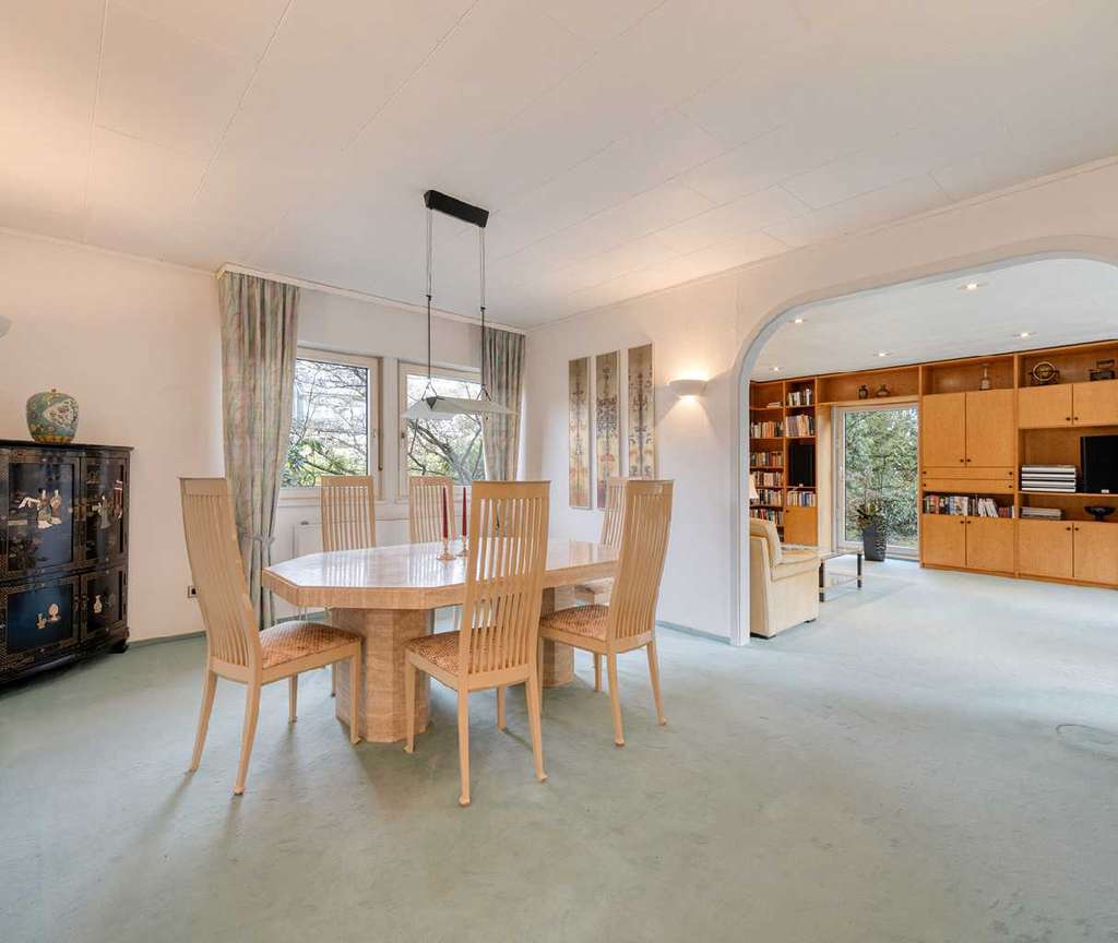 Immobilie in Ratingen - Freistehendes Einfamilienhaus mit Doppelgarage und großzügiger Wohnfläche in Rating - Bild 1