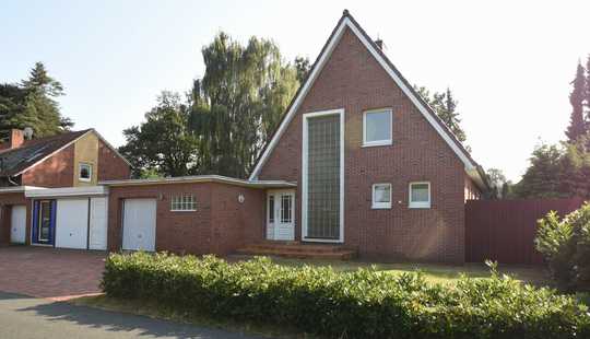 Bild von Großes Einfamilienhaus mit Wintergarten und zwei Garagen!