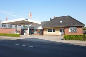 Großzügiges Einfamilienhaus mit Lagerhalle in zentraler Lage von Werlte – Die vollständige Adresse der Immobilie erhältst du vom Anbieter., 49757 Werlte – Vorschaubild 1