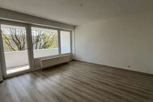 4 Zimmerwohnung mit Blick ins Grüne, Balkon und Gäste WC – Karlsruher Straße 9, 30519 Mittelfeld, Hannover – Vorschaubild 1