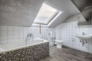 Eilendorf!
Großes, modernisierungsbedürftiges 2-Familienhaus mit Garage und mehreren Stellplätzen – Die vollständige Adresse der Immobilie erhältst du vom Anbieter., 52080 Eilendorf, Aachen – Vorschaubild 23