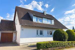 Wohnen, Arbeiten, Vermieten: Vielseitiges Zweifamilienhaus mit Garten und Garage – Die vollständige Adresse der Immobilie erhältst du vom Anbieter., 72658 Bempflingen – Vorschaubild 3