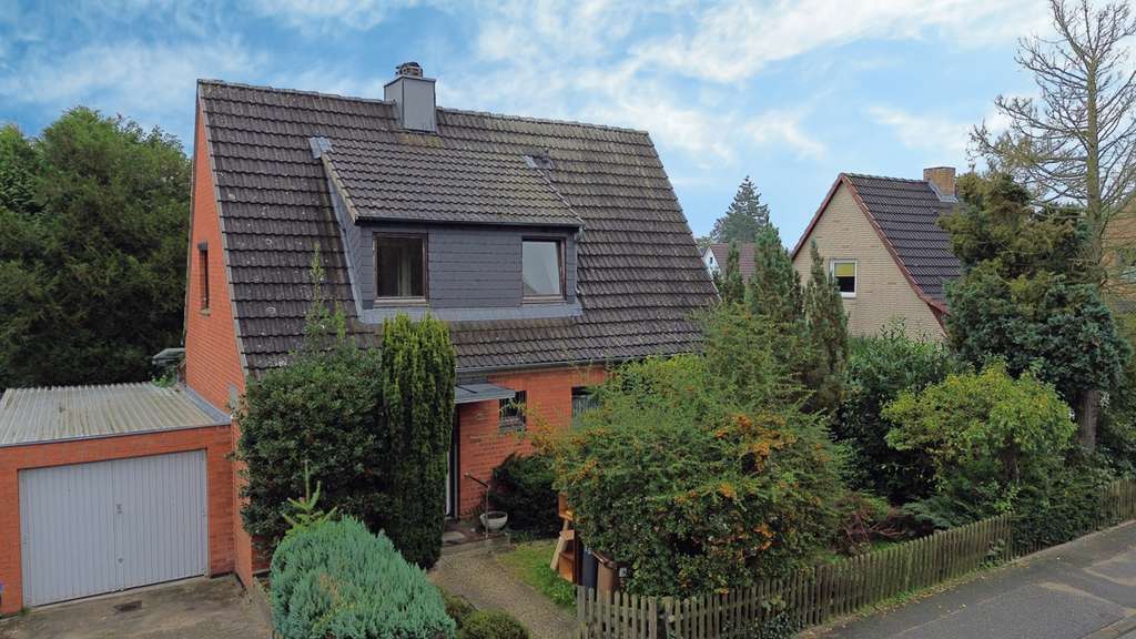 Kompaktes Einfamilienhaus mit Garten und Garage