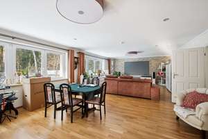 Imposantes 1-2 Familienhaus mit Gewerbeeinheit und Doppelgarage auf großem Grundstück