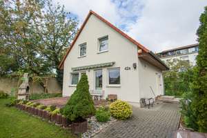 Three bedroom detached house with ample additional basement space