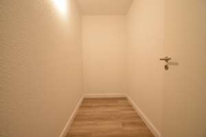 Renoviert Wohnen! Barrierefreie 2-Zi-Whg mit Balkon – Schleswiger Straße 44, 42107 Elberfeld, Wuppertal – Vorschaubild 4