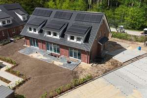 ***STILVOLLES ENDREIHENHAUS IM ATTRAKTIVEN NEUBAU ZU VERMIETEN*** – Tostedter Weg 7, 21244 Buchholz in der Nordheide – Vorschaubild 2