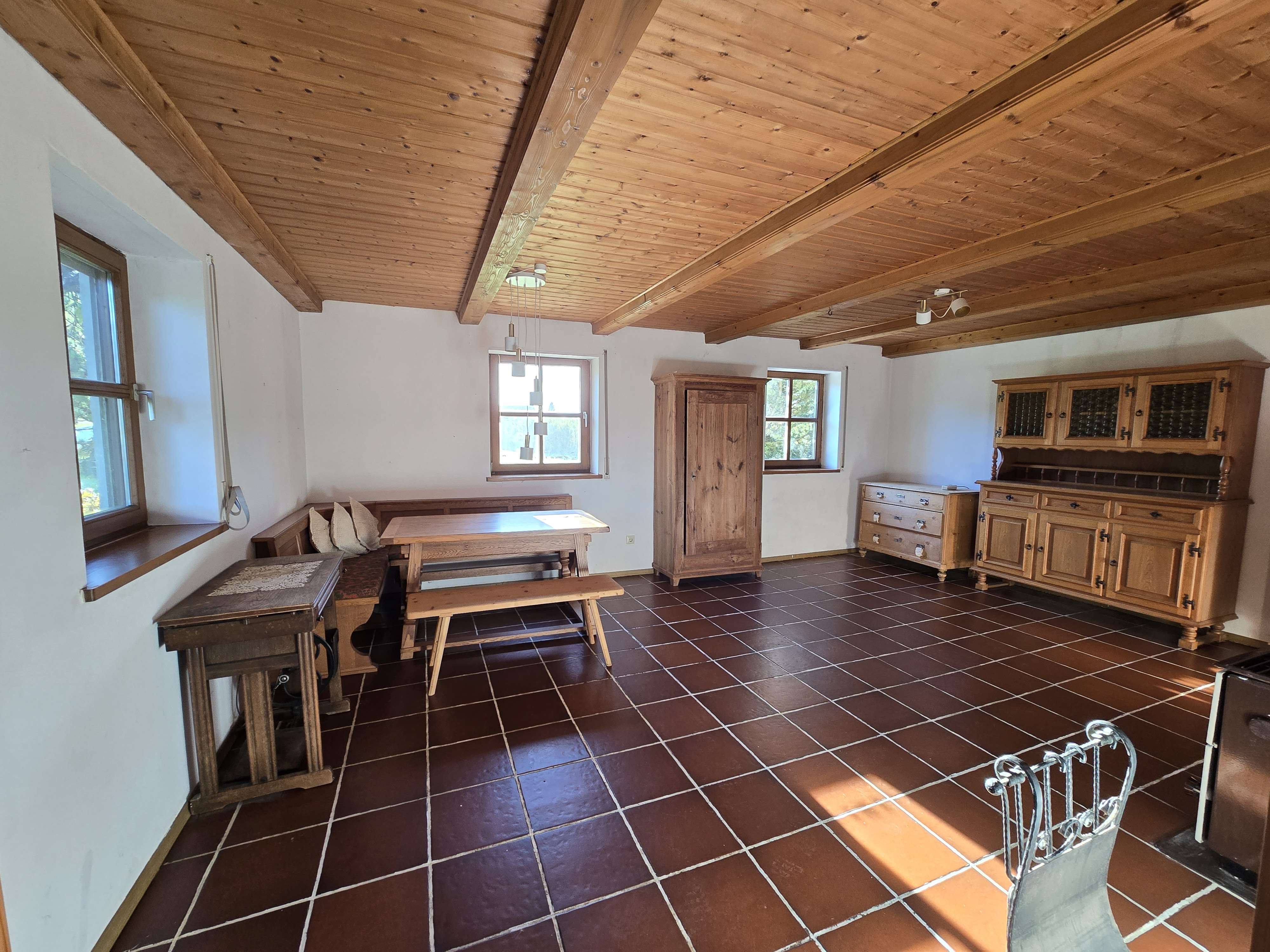 Immobilie in Tann - ... Seltene Gelegenheit - beziehbares Sacherl mit rd. 2ha Grund in ruhiger Alleinlage ... - Bild 2