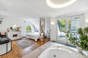 Außergewöhnliche Doppelhaushälfte mit Einliegerwohnung, Sauna und Kamin! – Die vollständige Adresse der Immobilie erhältst du vom Anbieter., 42651 Solingen-Mitte, Solingen – Vorschaubild 3
