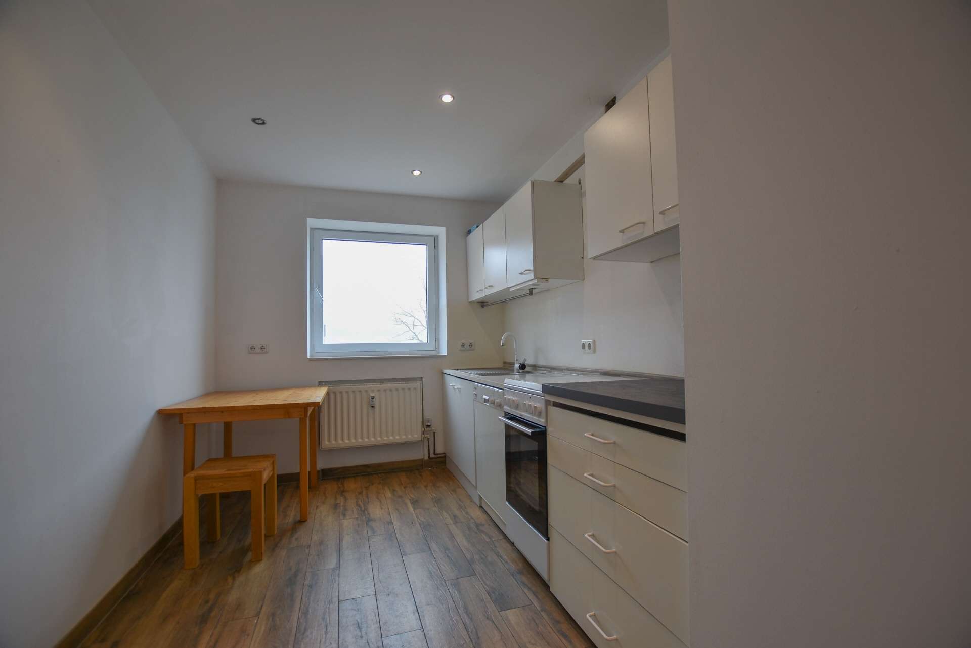 Immobilie in Isernhagen - KUNZE: gut geschnittene Wohnung mit großem Wohnzimmer und Balkon in Altwarmbüchen - Bild 2