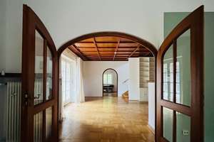 Grünwalder Rohdiamant * Charmantes Einfamilienhaus mit großem Potential zur individuellen Gestaltung – Dr.-Hans-Staub-Str. 10, 82031 Grünwald – Vorschaubild 5