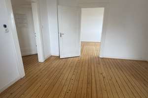 Helle 2-Zimmer-Altbauwohnung mit Loggia, Dielenboden & großer Wohnküche – Hindenburgstraße 53, 42117 Elberfeld West, Wuppertal – Vorschaubild 3