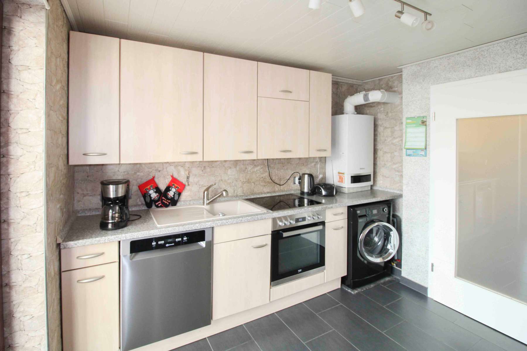 Immobilie in Calberlah - Umfangreich modernisiertes Reihenmittelhaus in Calberlah-Jelpke mit Wintergarten & Sauna - Bild 1