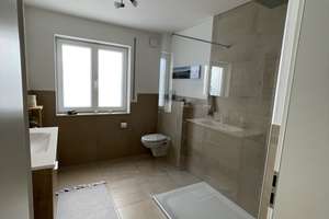 Großzügige 4,5-Zimmer-Wohnung mit Gartenanteil in Ergoldsbach – Die vollständige Adresse der Immobilie erhältst du vom Anbieter., 84061 Ergoldsbach – Vorschaubild 9