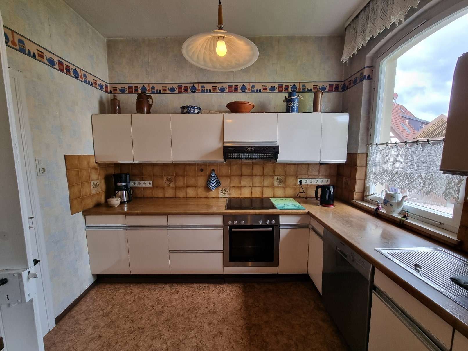 Immobilie in Untermerzbach - Großzügiges Wohnhaus mit Gewerbeeinheit, Garagen und kleinem Garten in zentraler Lage von Untermer - Bild 5