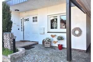 Flachdachbungalow (Reihenendhaus) auf 546 qm Grundstück mit zwei Bädern, Garage und Carport – Die vollständige Adresse der Immobilie erhältst du vom Anbieter., 28844 Weyhe – Vorschaubild 1