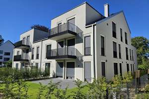 Direkt einziehen und wohlfühlen: 2-Zimmer-Eigentumswohnung mit EBK, großer Terrasse & PKW-Stellplatz