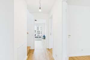 Exklusives Neubau-Reihenendhaus mit 6 Zimmern, großer Terrasse, Garten & Stellplatz – Erstbezug  – Bienenstockweg 7, 51145 Urbach, Köln – Vorschaubild 7