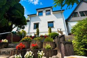 Möbliertes Reihenhaus mit Garten in Hamburg-Hausbruch