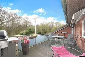 Doppelhaushälfte mit gr. Garten und Pool!