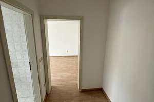 Gemütliche 2-Zimmer mit Laminat, Wanne und Dusche in ruhiger Lage – Augsburger Straße 33, 9126 Bernsdorf, Chemnitz – Vorschaubild 5