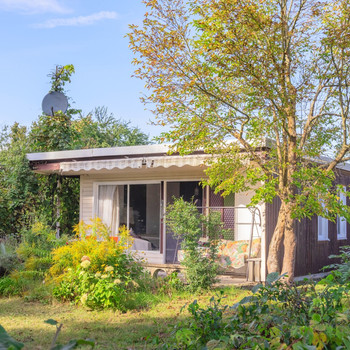 Verborgene Harmonie aus Wasser und Grün – Idylle mit eigenem See