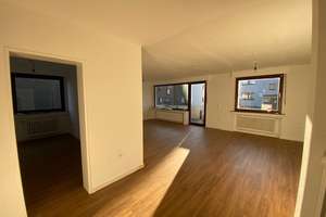 Modernisierte 4,5-Zimmer-Wohnung mit 2 Bädern, Balkon & Stellplatz in Bochum-Weitmar