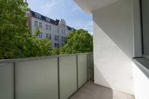 Bezugsfreie und frisch sanierte 3-Zimmer-Wohnung mit Balkon – Regensburger Straße 10a, 10777 Wilmersdorf, Berlin – Vorschaubild 2
