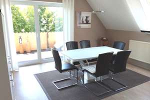 Gepflegtes Zweifamilienhaus mit sechs Stellplätzen in Markt Taschendorf – Die vollständige Adresse der Immobilie erhältst du vom Anbieter., 91480 Markt Taschendorf – Vorschaubild 1