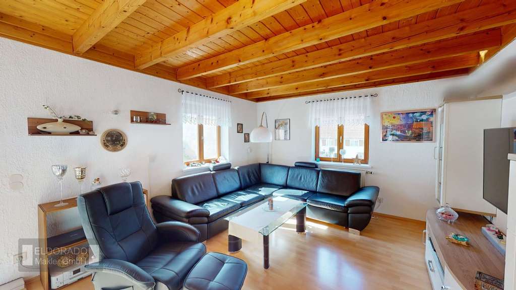 Immobilie in Waldachtal - Stilvolles Wohnhaus mit Galerie, Kamin und großem Garten in naturnaher Lage - Bild 3